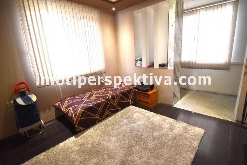 Продава се Тристаен апартамент в Пловдив, Христо Смирненски - 180 кв.м за 453 €/кв.м - Снимка #4