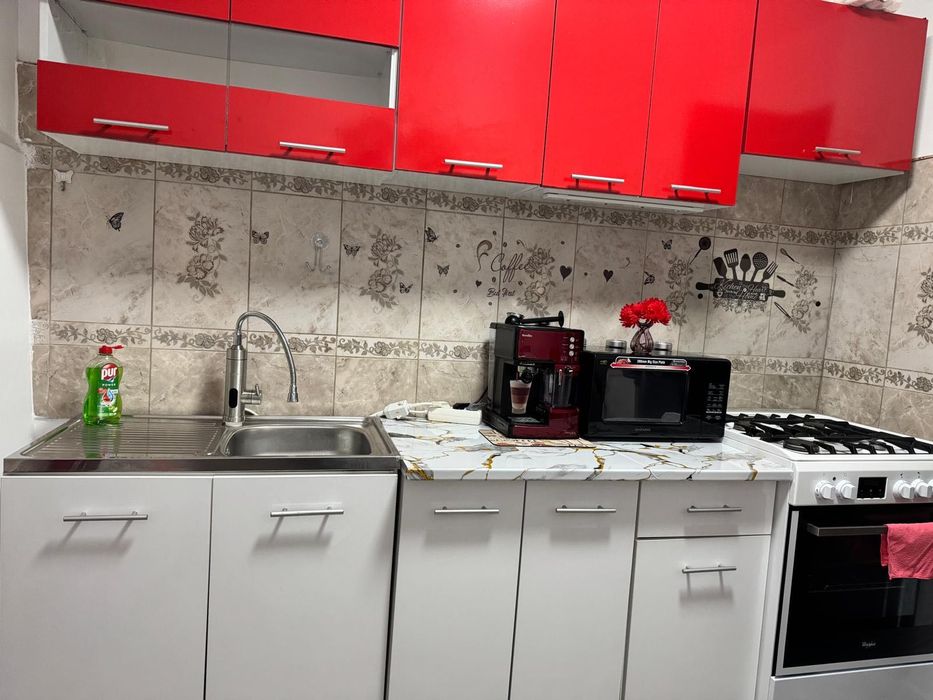 Vând apartament decomandat cu 3 camere cu suprafața utilă de 56,59 m.p și balcon de 3,42 m.p