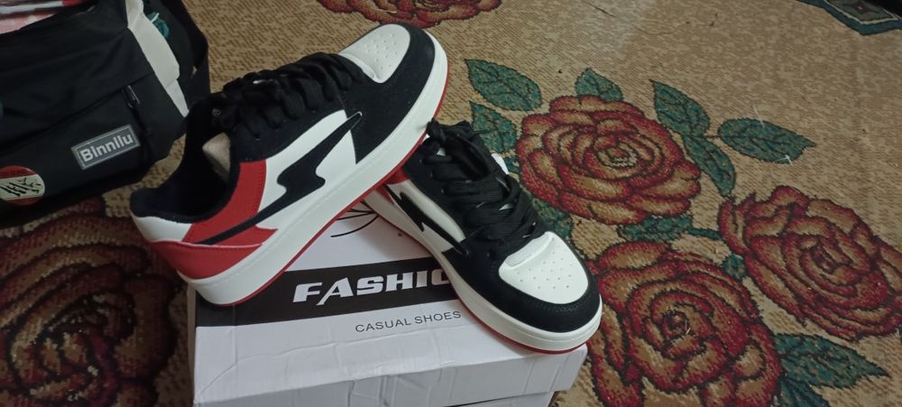 Продам зимние кроссовки, носил полдня