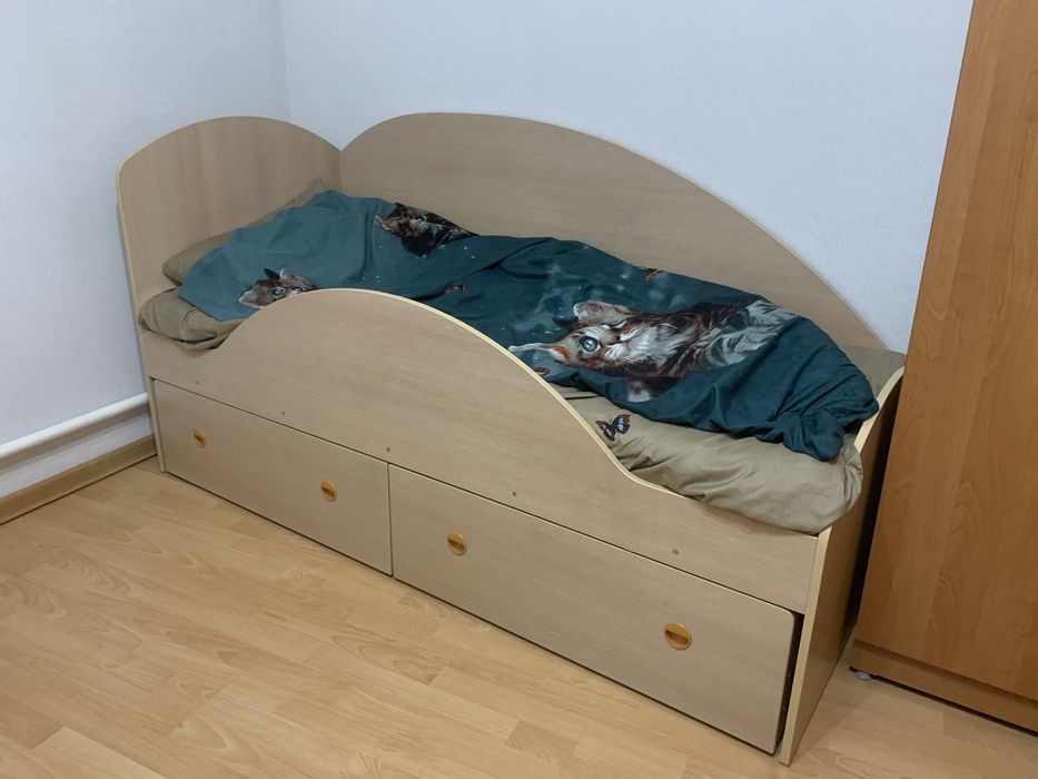 Продается детская кровать 80*190