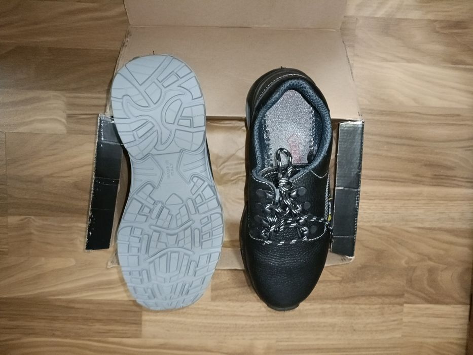 Bocanci ptr constructii mărime 42