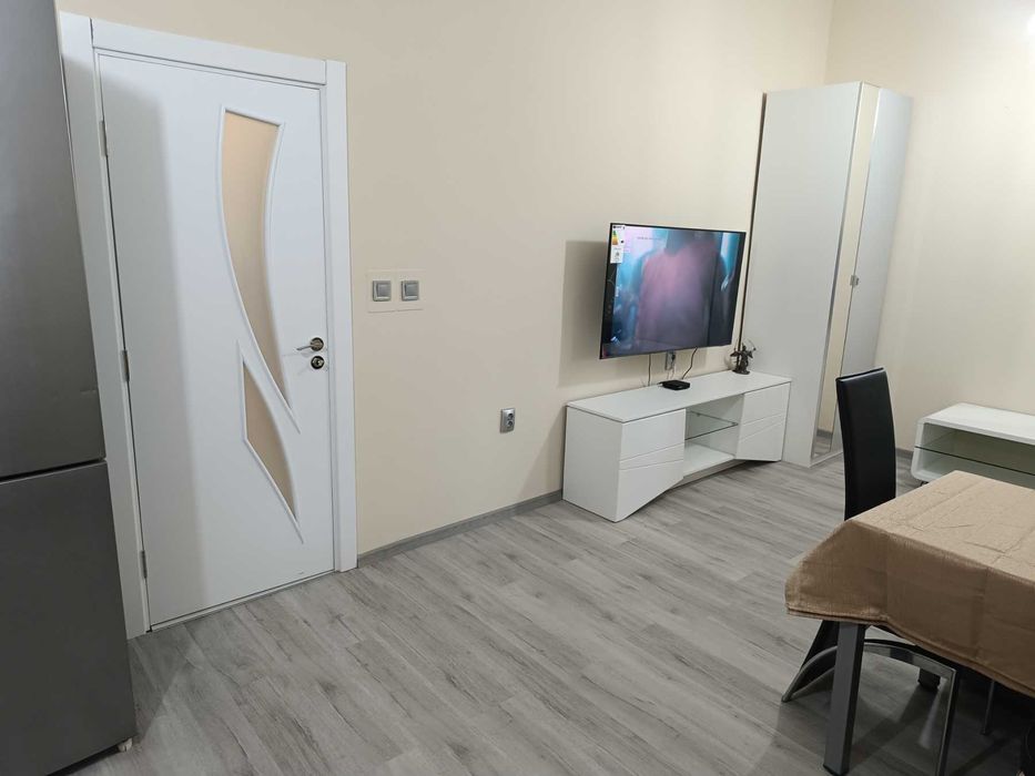 Дава се под наем Двустаен апартамент в Бургас, Център - 65 кв.м за 600 € - Снимка #3