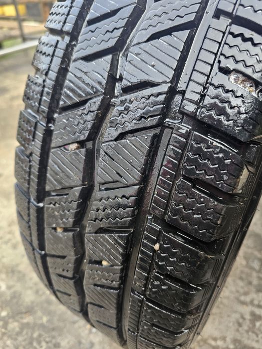 Anvelope iarna 215 65 R 16 C