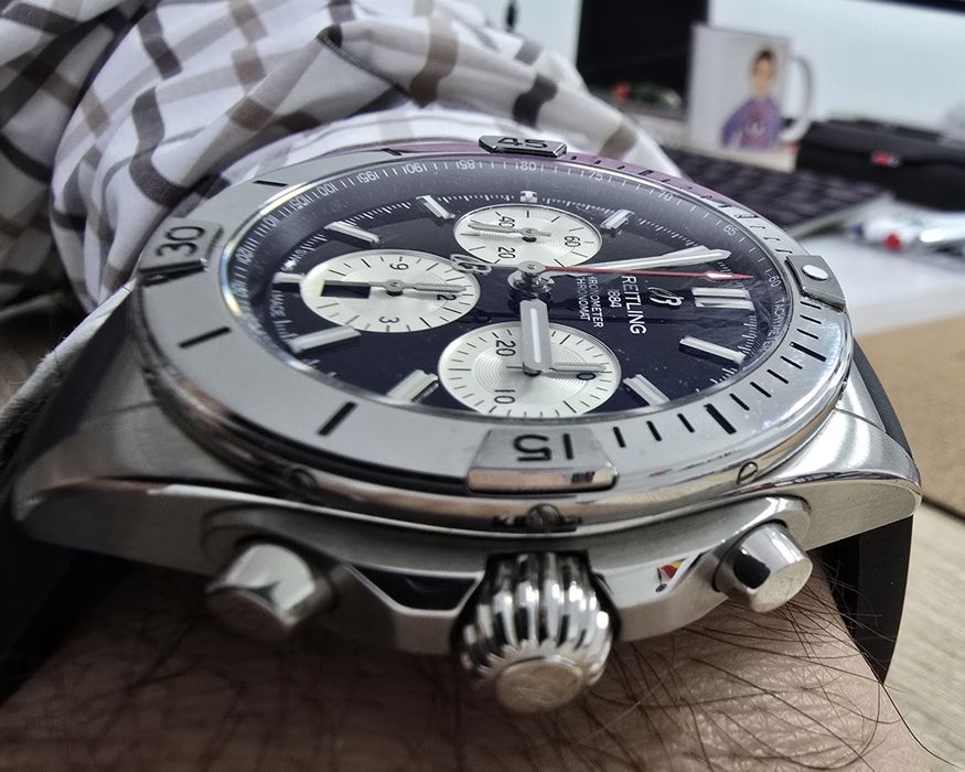 Breitling Chronomat 42 Chronograph Panda
sticlă de safir
