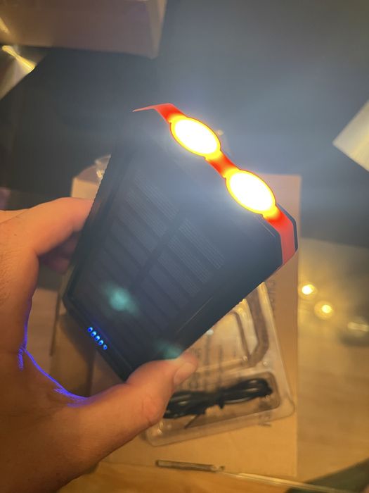 Чисто нова Соларна Външна Батерия Vikeri 26800mAh – Мощна Power Bank с двоен LED фенер