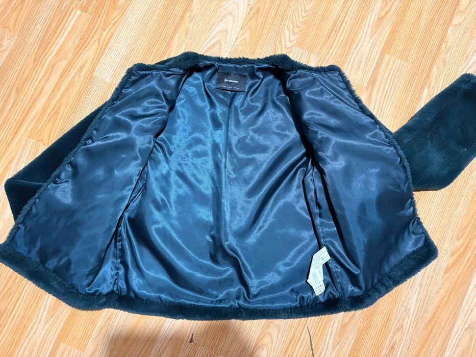 Стилно пухено палто Stradivarius