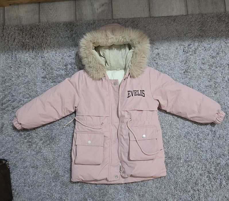 Продам детскую куртку. Для девочек  возрасте 4-6 лет