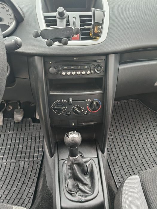Vând Peugeot 207  an 2008   80.700 km