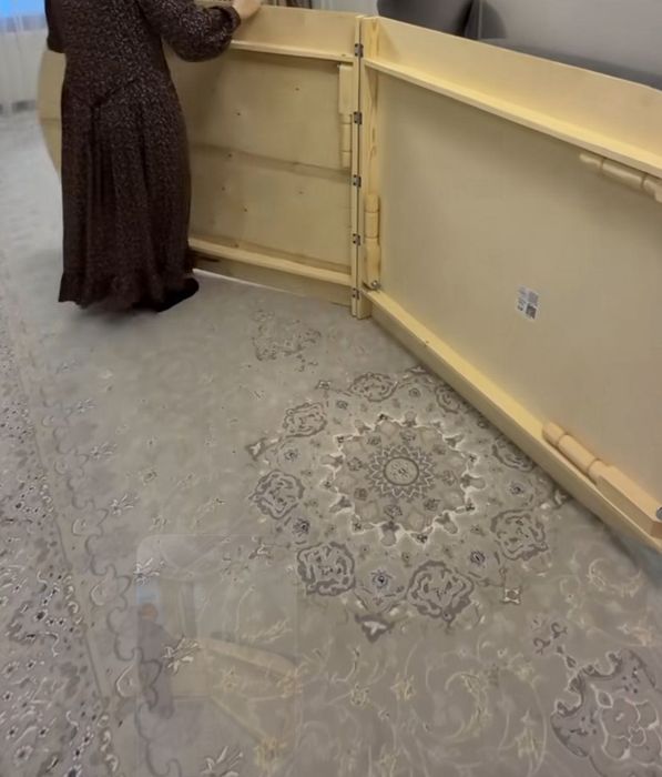 Стол гостевой раздвижной