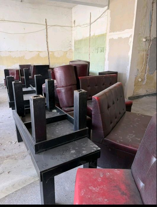 Продавам маси и дивани