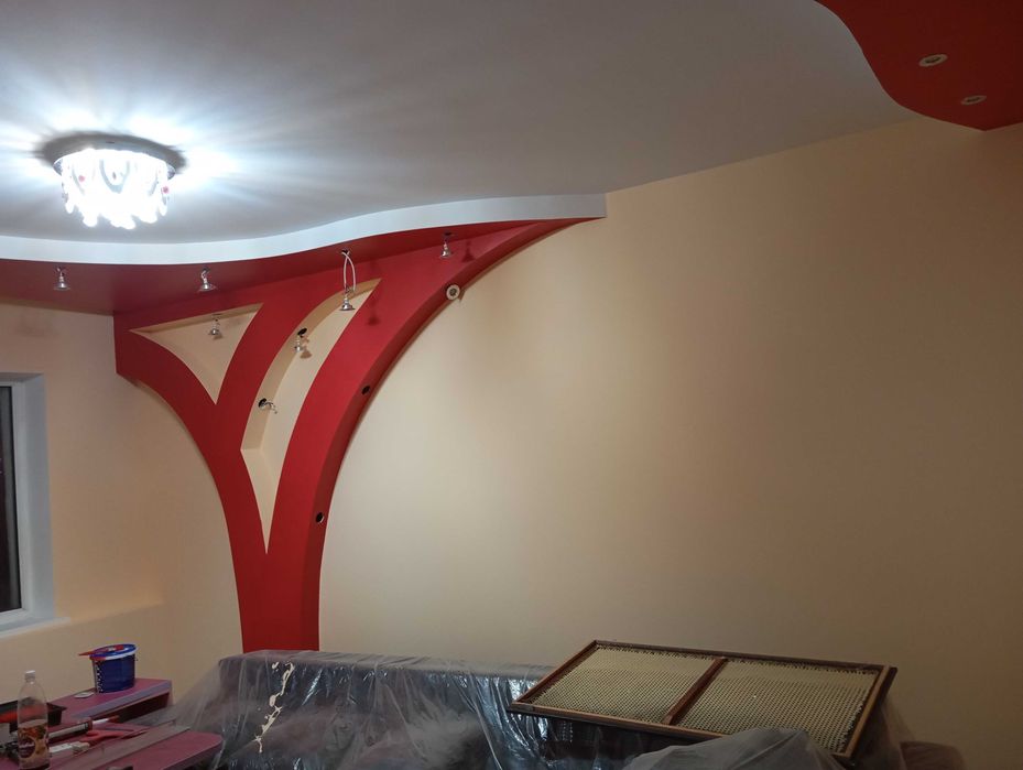 Поклейка обоев и покраска