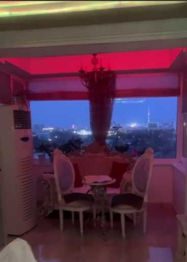 Центр, Метро Космонавтов , 3х комнатная , 94кв/м. ЕвроРемонт с мебелью