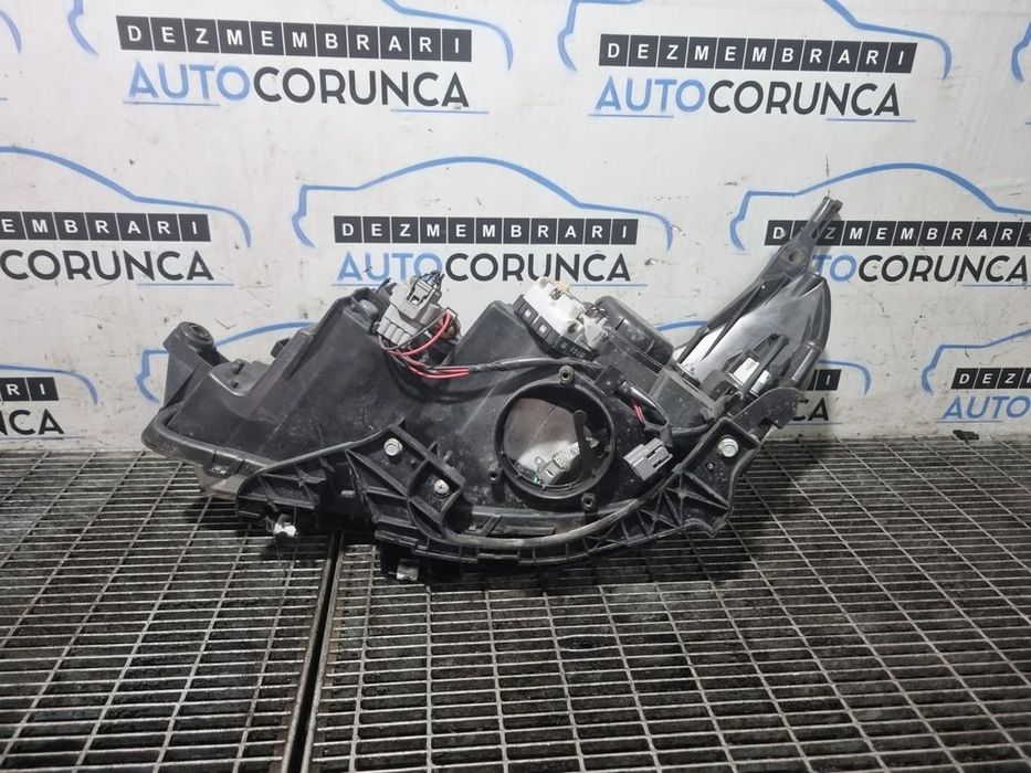 Far Dreapta Subaru Forester 2007 - 2010 SUV 4 Usi (1210) Xenon CLEMA RUPTA