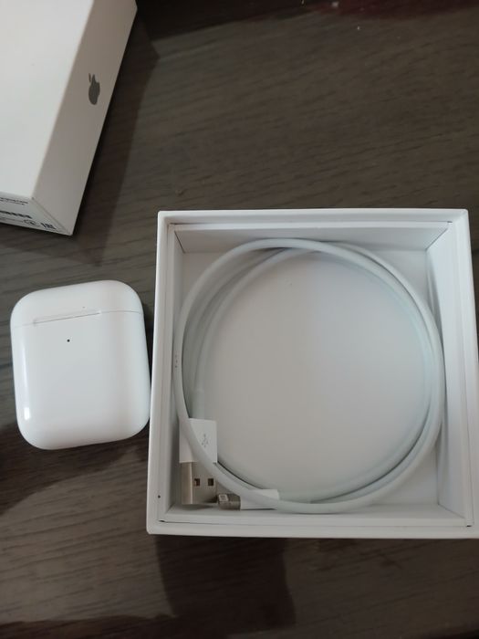 Продам наушники AirPods