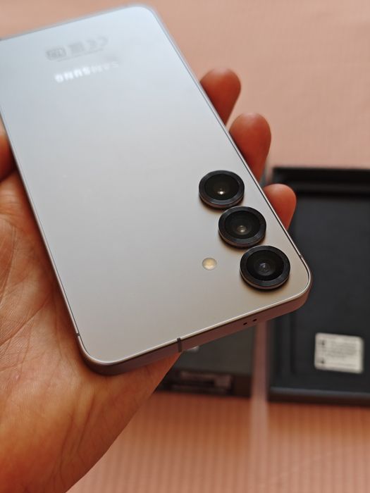 Samsung S25 128Gb как новый