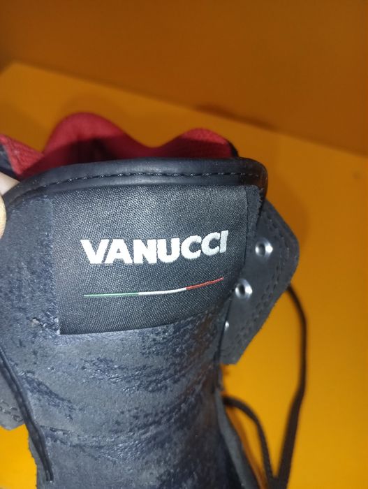 Vanucci кожени кецове N 41