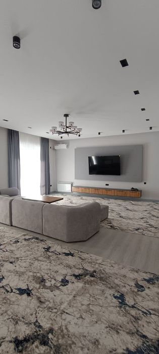 Аренда дача.Современная дача в стиле hi-tech с бассейнами и сауной . O