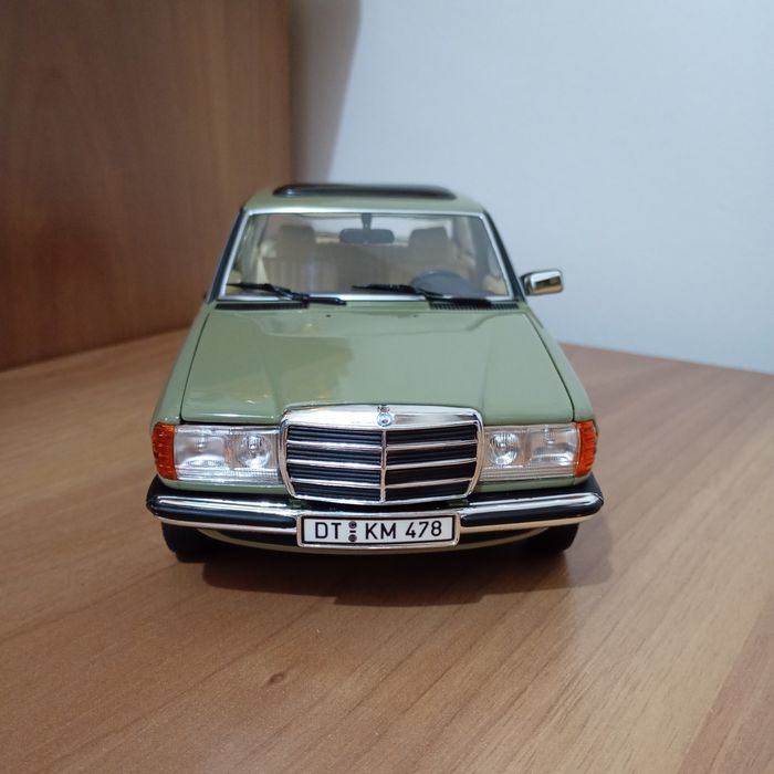 Machetă 1:18 Mercedes -benz W 123.