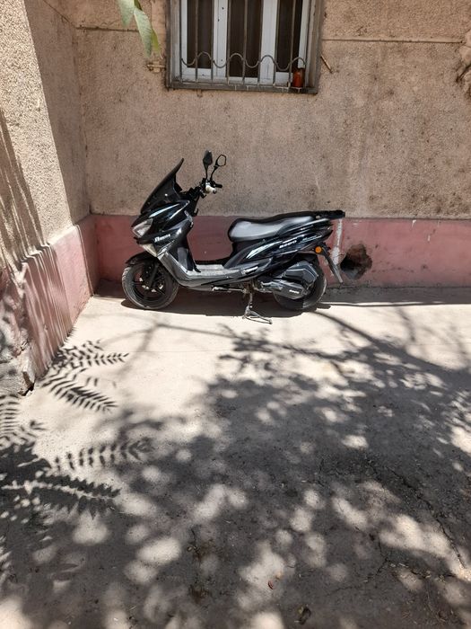 Skuter sotiladi 80kuba