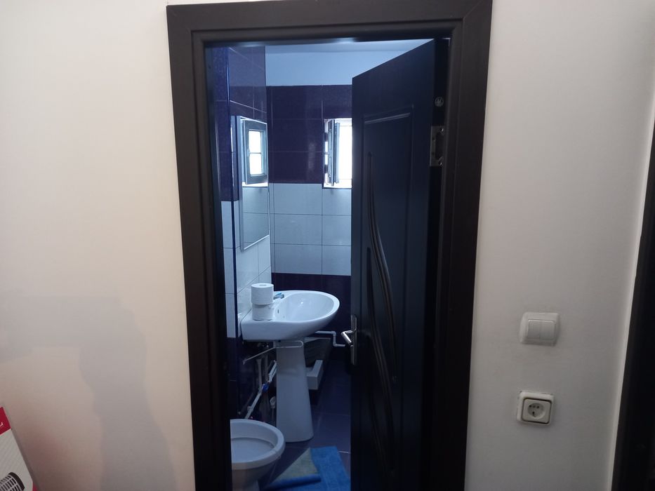 Vând apartament decomandat  Bârlad