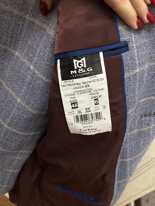 Продаётся костюм 46 размер 12,000