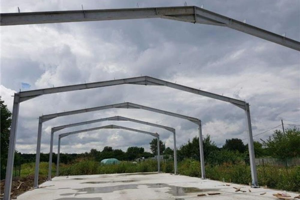 hale metalice : 1. Structură metalică completă : - deschidere 10m - l