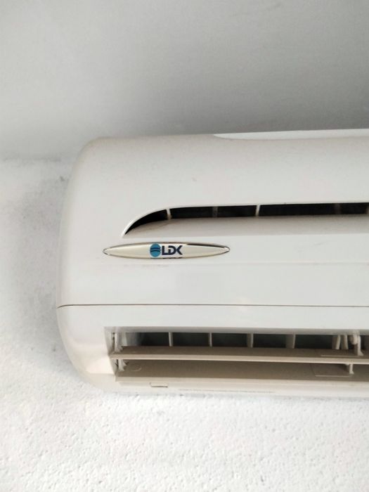 Vind aer condiționat foarte puțin folosit