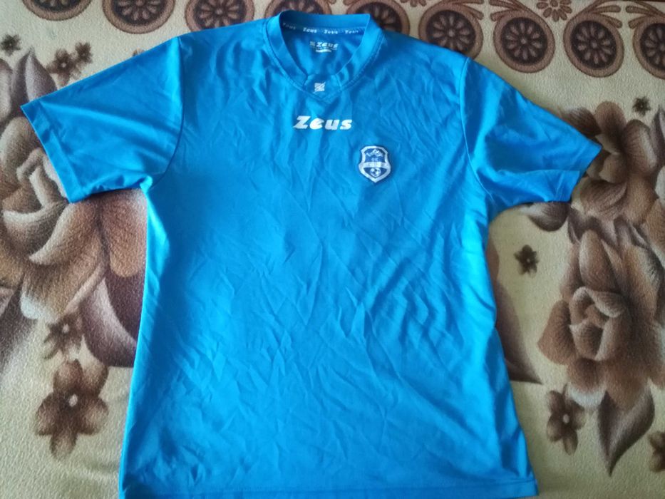 Продавам детска футболна тениска с номер на Ф.К Кюстендил