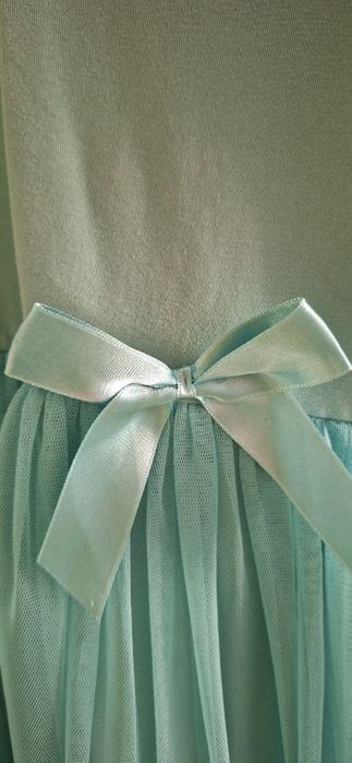 Сладурска рокля за момиченце в ментово зелено 134 размер