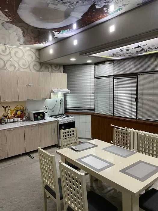 Сдаётся квартира в ТЦ Парус Спорт Товар 3-комнат р-н Чиланзар-7