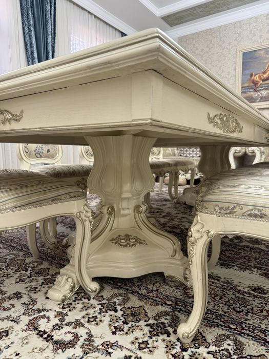 Стол для зала со стульями