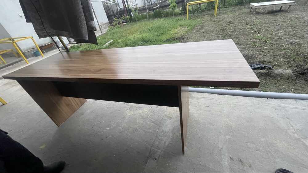 Стол офисный деревяный