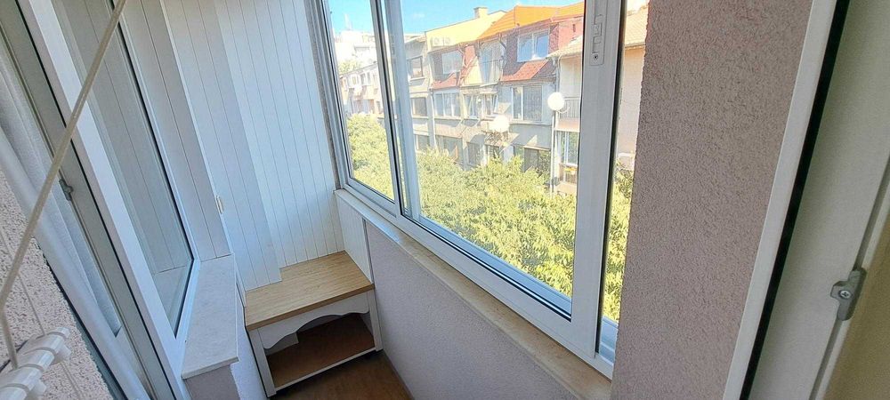 Дава се под наем Тристаен апартамент в Варна, Център - 100 кв.м за 847.62 € - Снимка #16