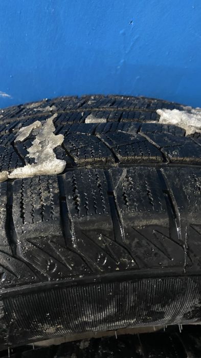 Шины почти новые зимние
