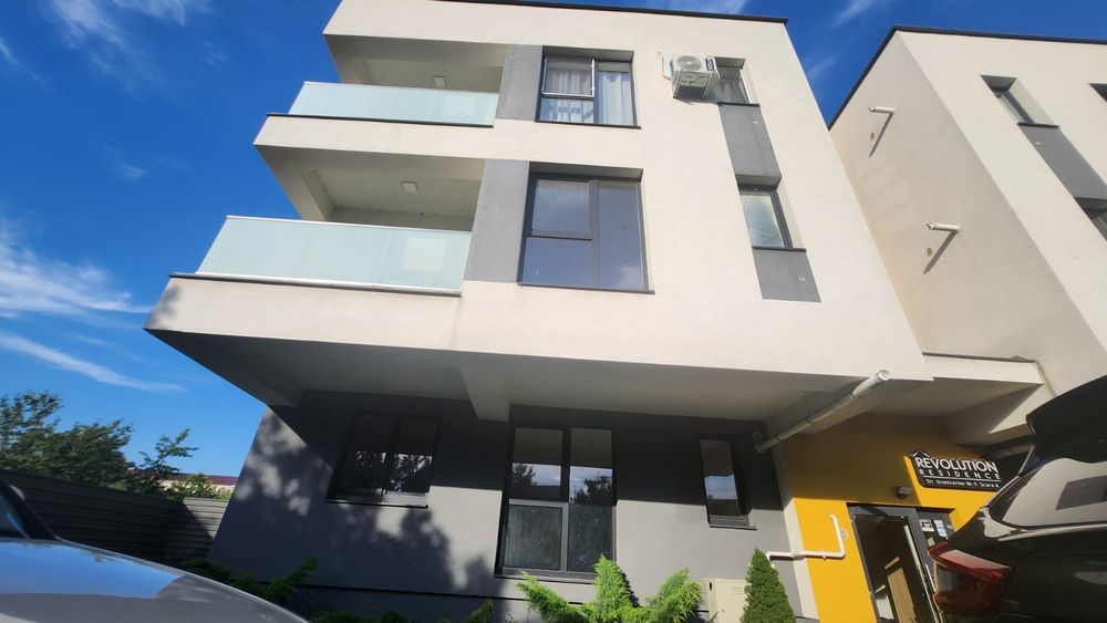 Vând apartament 2 camere+parcare