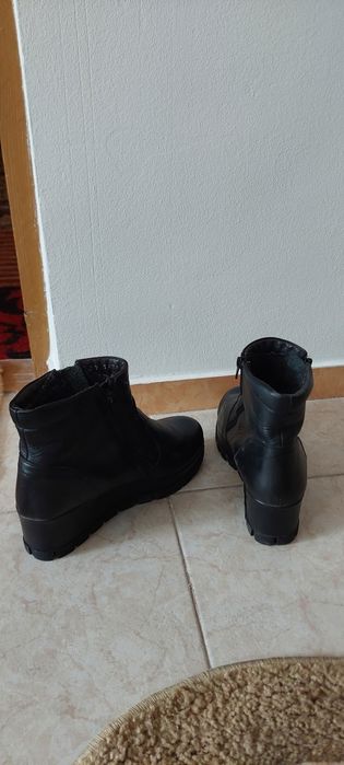 Ghete / Botine de iarnă din piele naturală neagră mărimea 38 (purtate o dată)