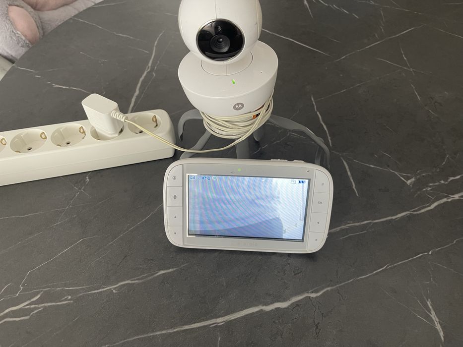 Baby cam motorola, functional, are doar piciorusul de sustinere rupt
