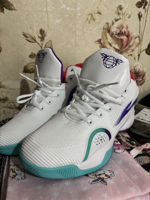 Продам кросы новые