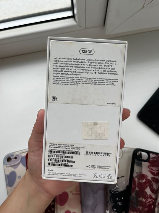 Продам iPhone SE (2-го поколения) 128 GB