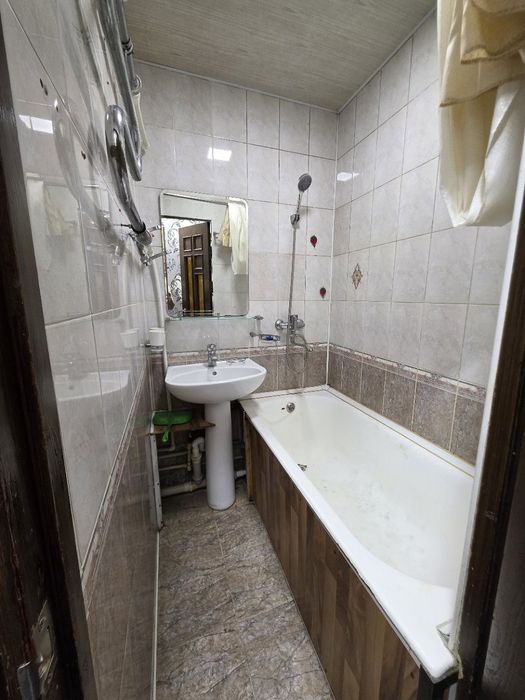 11 Maktab oldida3 xona