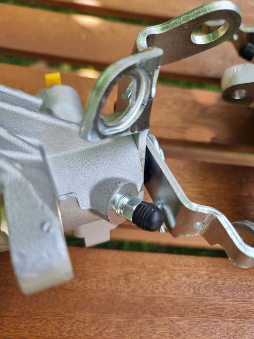 Etrier frana NOU spate stanga dreapta Golf 5 Octavia 2 Touran A3 Leon