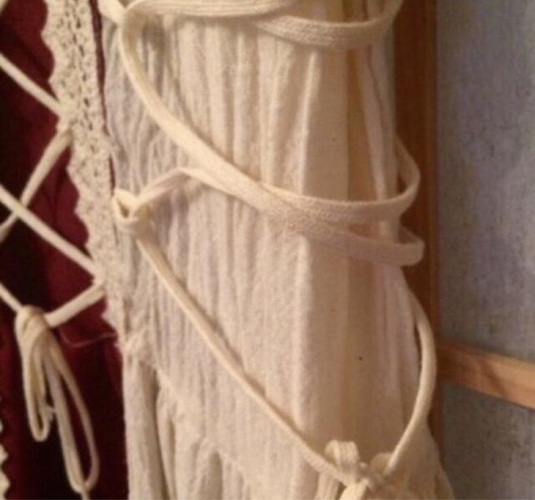 Rochie din in NOUA pentru o domnita trasa prin inel