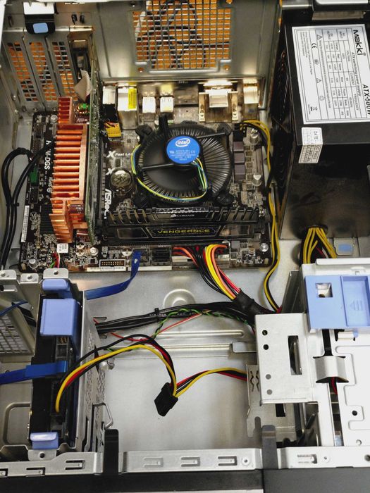 Продавам компютър