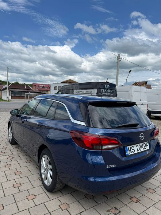 Închiriez Opel Astra 2019