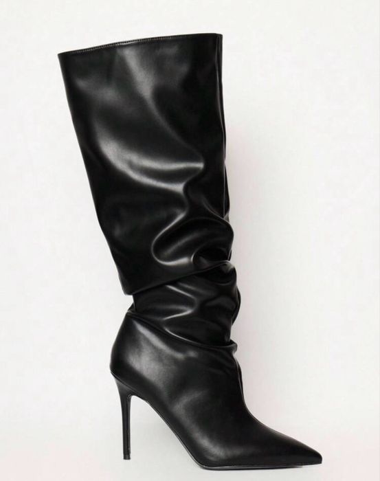 Дамски ботуши на висок ток,не са обувани