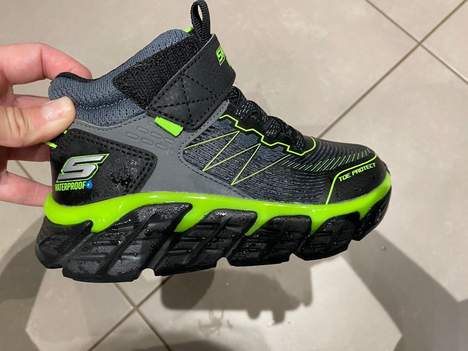 НОВИ Детски ботуши Skechers р-р 27.5