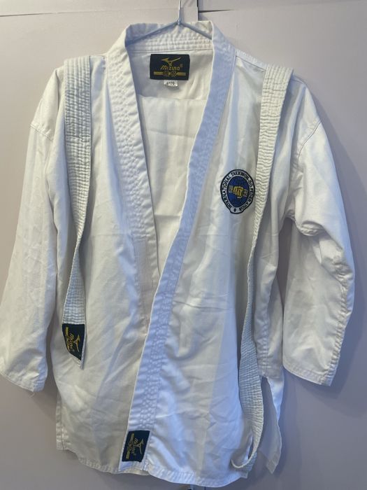 Продам весь комплект для таеквандо