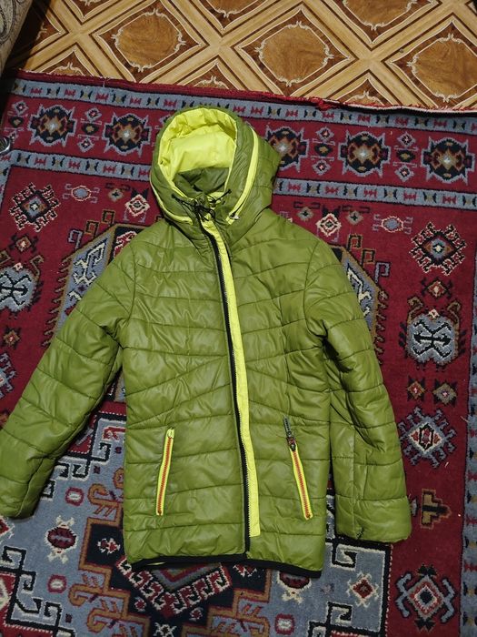 Продам куртку на лет 10-12