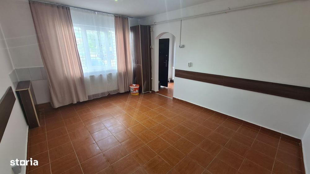 Spațiu comercial / sediu birouri, de vânzare în Curtea de Argeș.