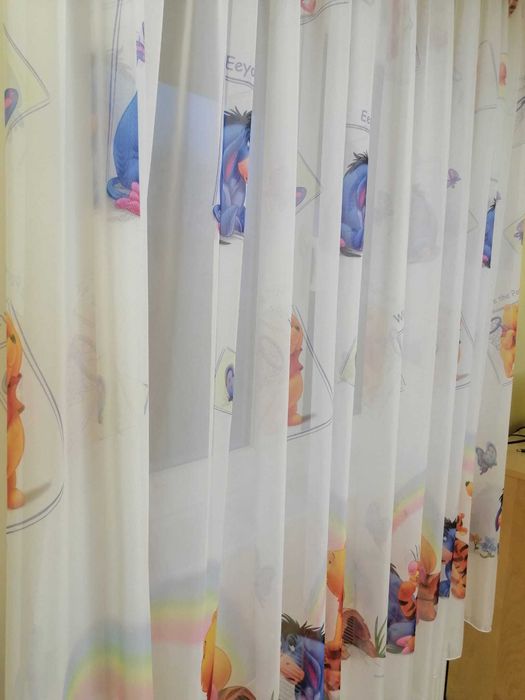 Vand lustra, covor si perdea ptr camera copii